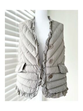 Women’s Quilted Ruffle-Trim Vest - Light Taupe
